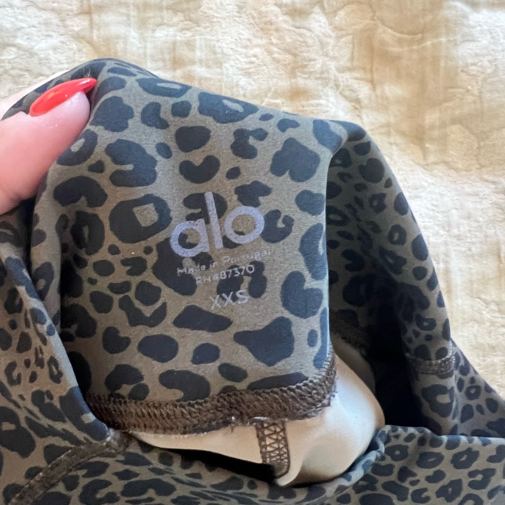 Alo Vapor Leopard Print High Waist Ankle Leggings - Picture 5 of 5